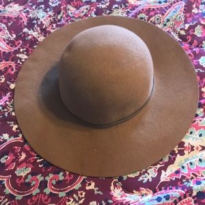 Floppy hat